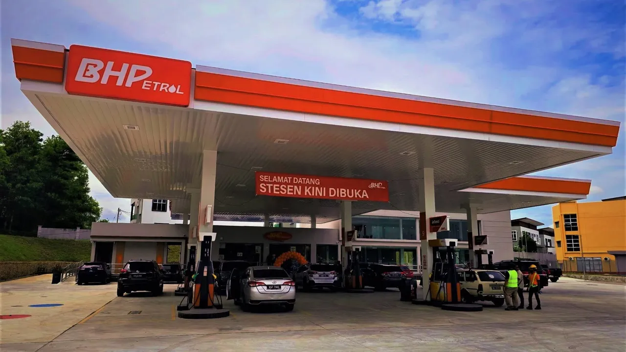 BHPetrol station forecourt on Lebuh SPA, Melaka
