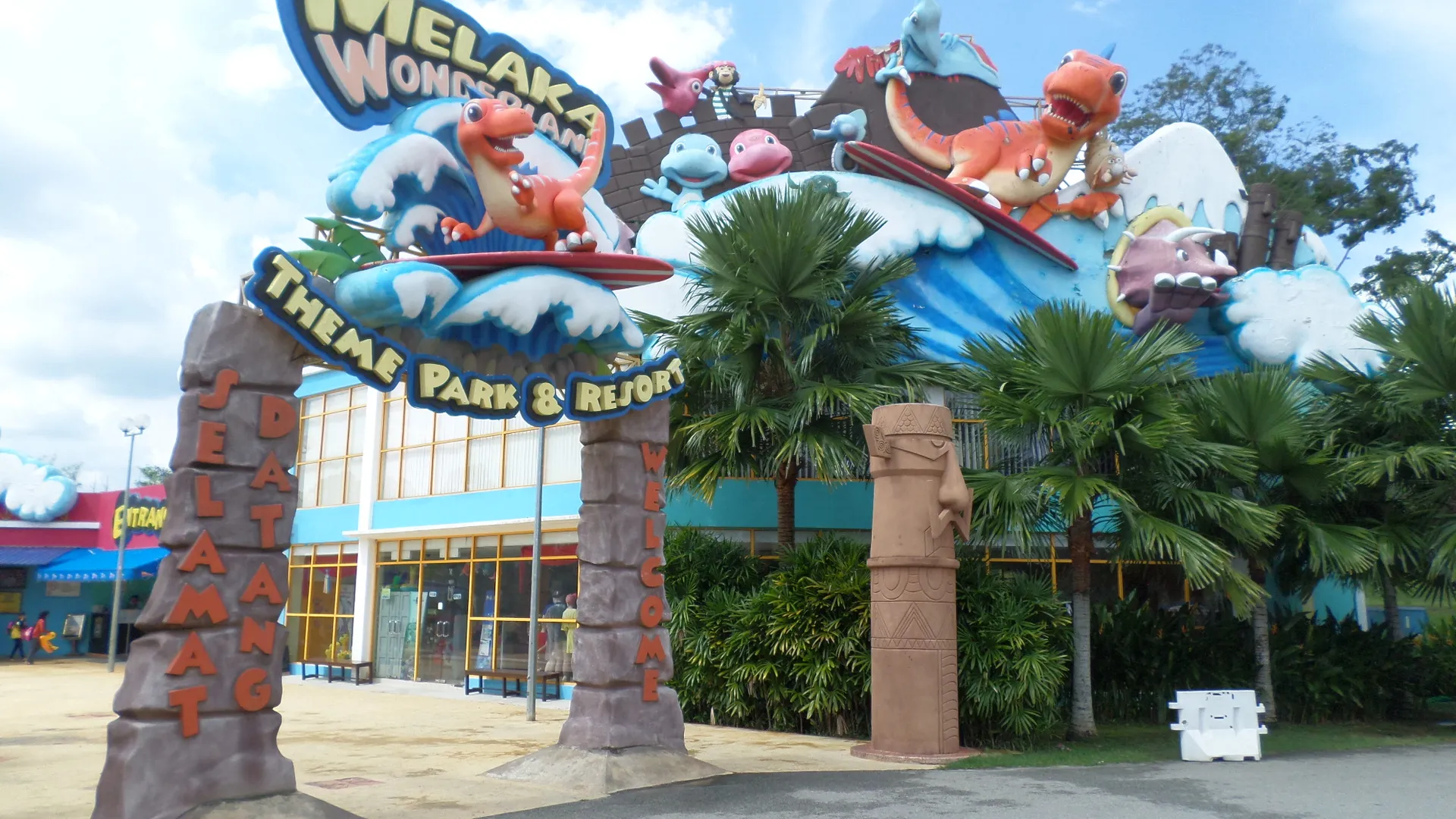 Pintu masuk Melaka Wonderland Theme Park di Ayer Keroh