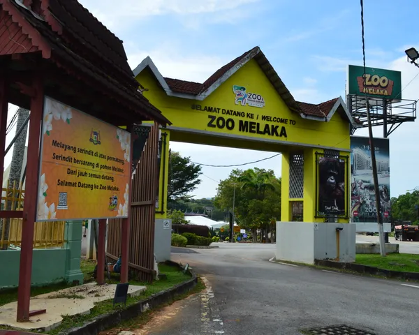 Zoo Melaka Draws School Holiday Crowds With Animal Feeding and Family-Friendly Experiences